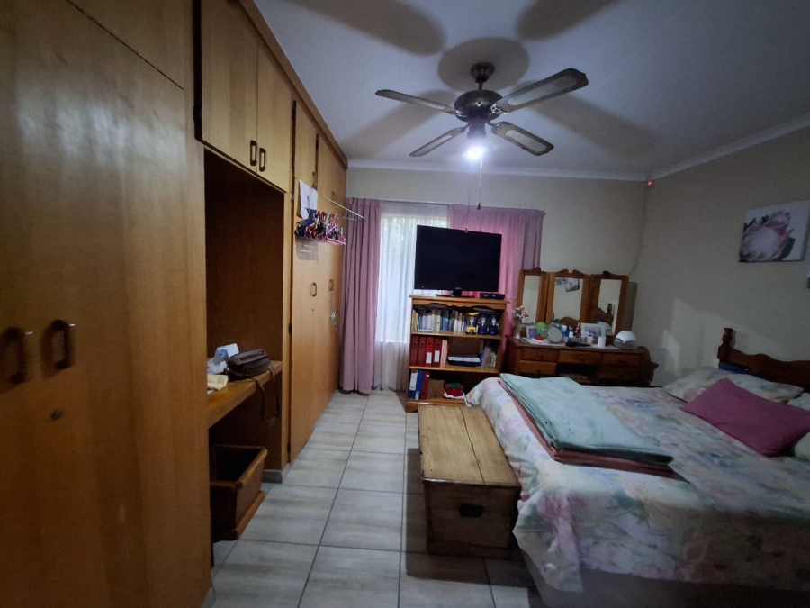 4 Bedroom Property for Sale in Geelhoutpark North West